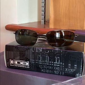 NEW AUTHENTIC Oakley BLENDER Sunglases